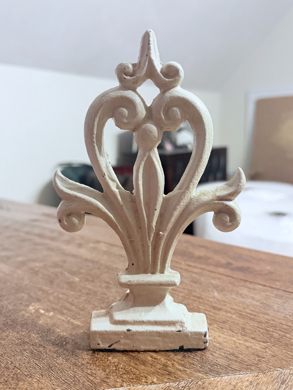 Vintage Cast Iron Fleur-de-Lis Finial Ivory White Wedge Doorstop 7”H